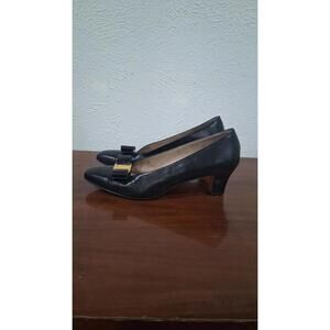 Vintage Salvatore Ferragamo Vara Pumps Sz 8